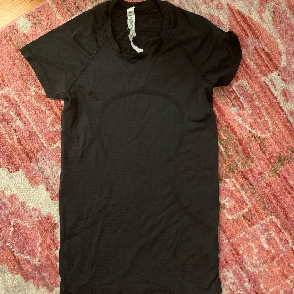 lulu lemon swiftly tech shirt in black